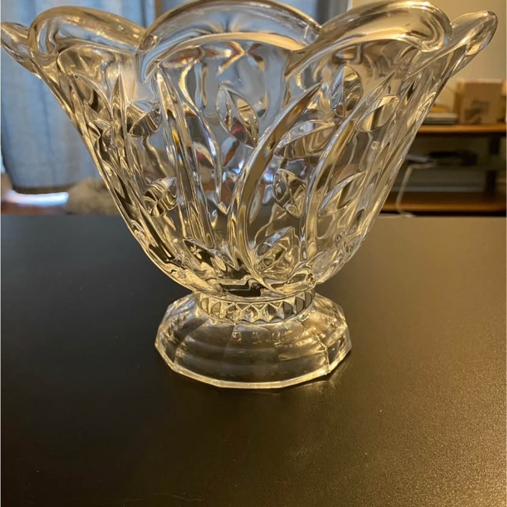 Elegant Clear Glass Decorative Bowl
